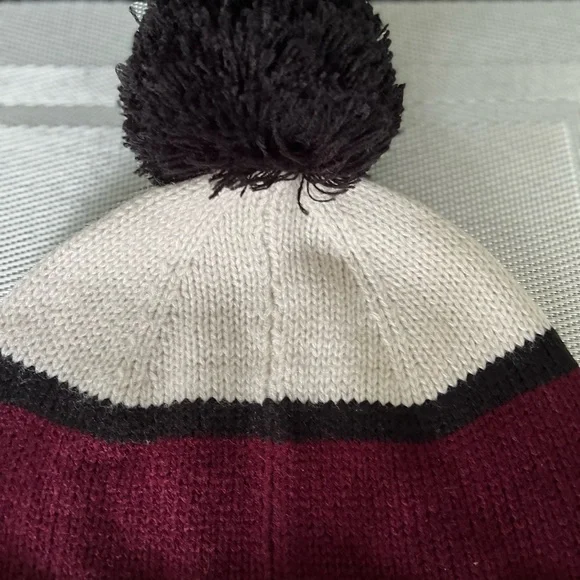 KATE SPADE NWOT AUTHENTIC RARE COLOR BLOCK 100% ACRYLIC POM POM DESIGN BEANIE - Picture 5 of 9